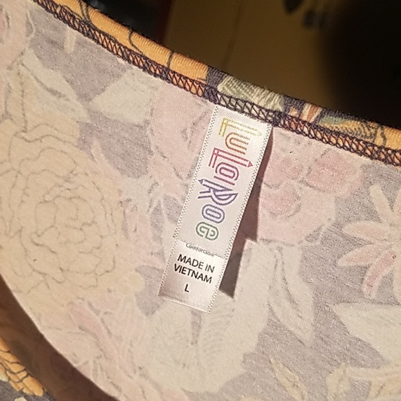 🖐5/$25🖐lulaRoe colorful shirt - Picture 2 of 3